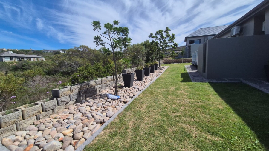 To Let 6 Bedroom Property for Rent in Num Num Cape Estate Western Cape